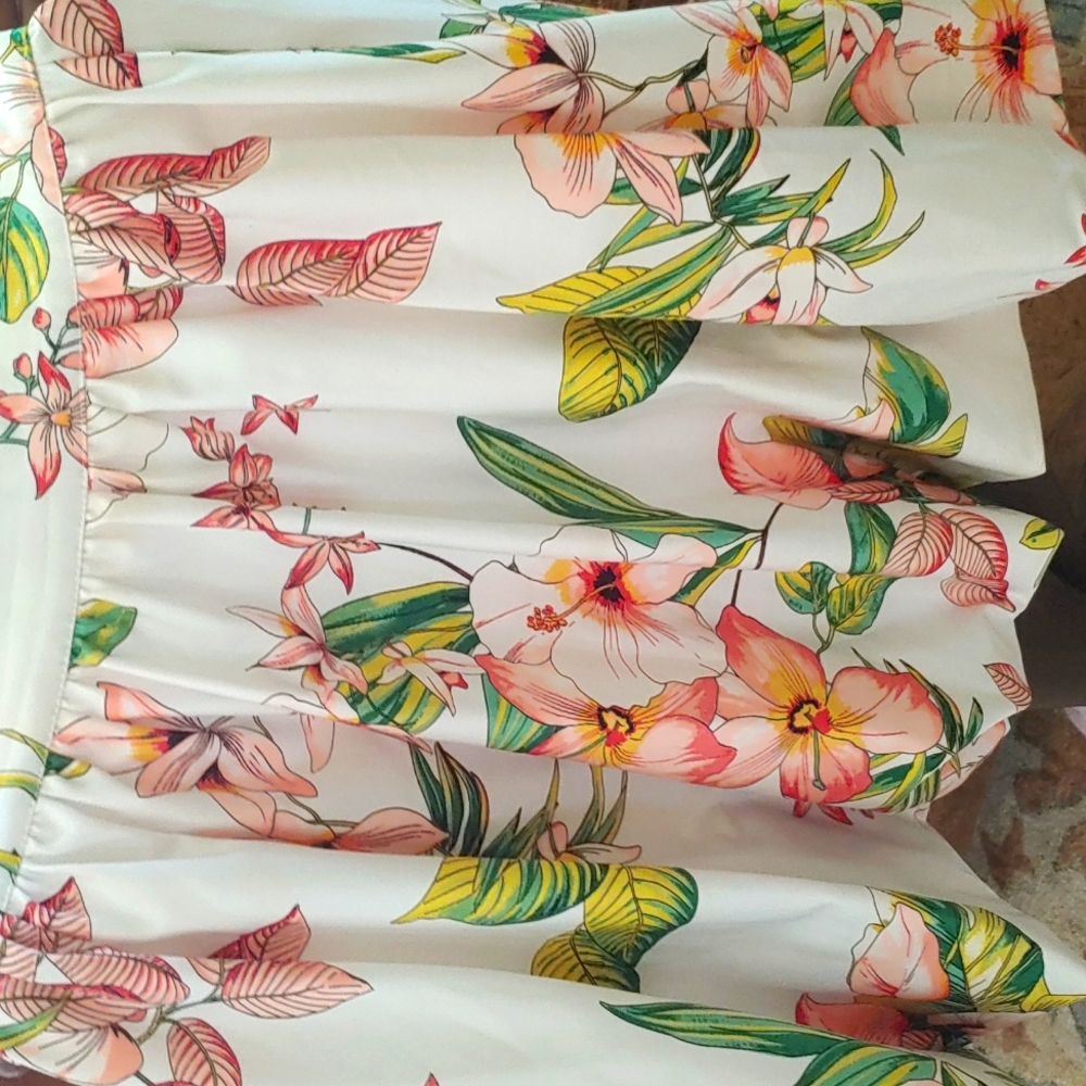 Special Occasion skirt. New York and Company. Ruched flower pattern. Size Medium